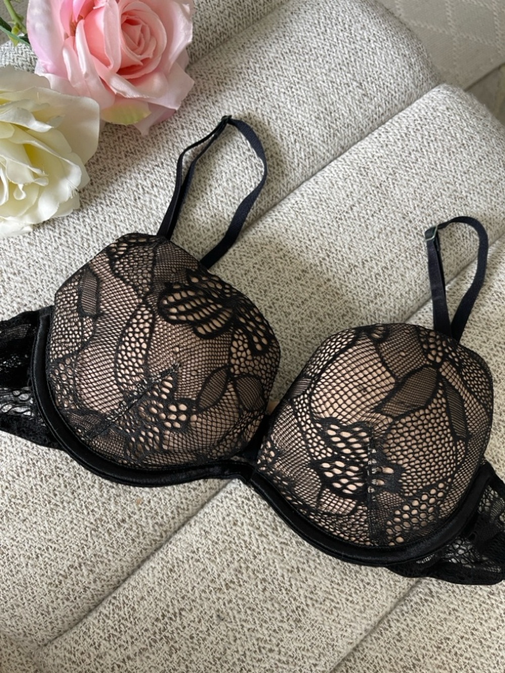 Victoria’s Secret Black Lace Push Up Bra 34B Very Sexy